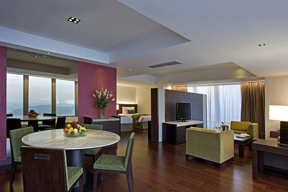 Nina Hotel Tsuen Wan West Hong Kong Esterno foto Suite