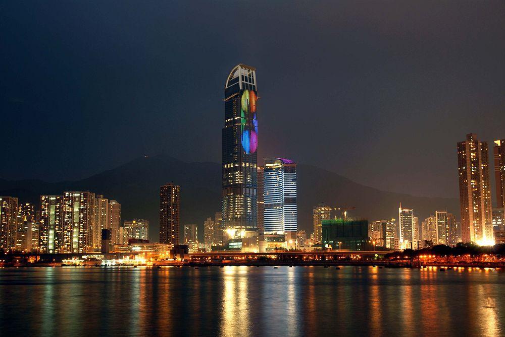 Nina Hotel Tsuen Wan West Hong Kong Esterno foto View of the International Finance Centre at night
