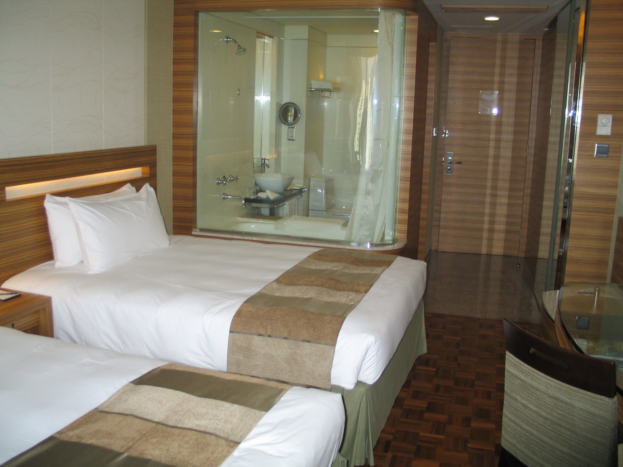 Nina Hotel Tsuen Wan West Hong Kong Esterno foto A room on the Queen Mary 2