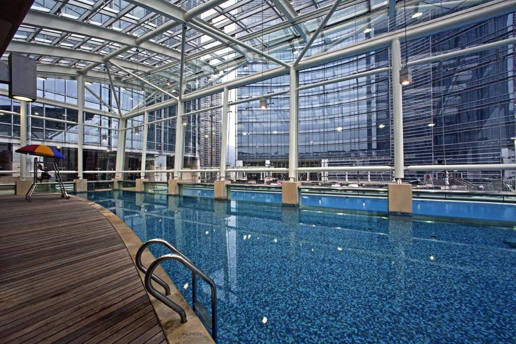 Nina Hotel Tsuen Wan West Hong Kong Esterno foto The swimming pool